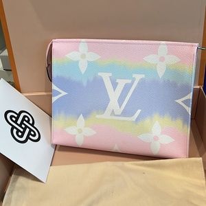 Limited edition Louis Vuitton escale toiletry pouch 26
